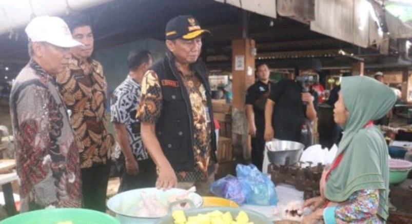 Jelang Ramadhan Harga Sembako di Brebes Terus Meningkat, Pj Bupati Sambangi Pasar Jatibarang Lakukan Pengecekan